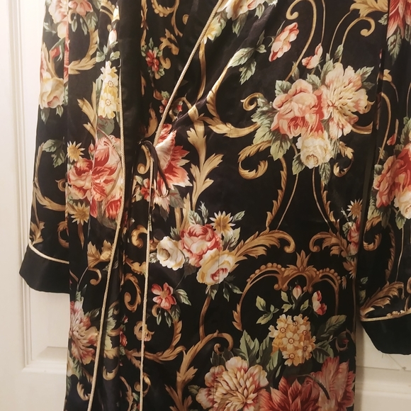 Amelia's black Floral Satin Wrap Robe& Slip set sz M/L - Picture 7 of 9